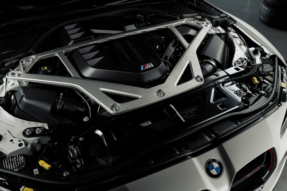 Engine and precision strut of the BMW M3 CS