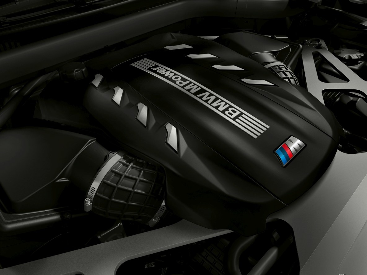 BMW X5 M Competition The engine oft the BMW X5 M Competition