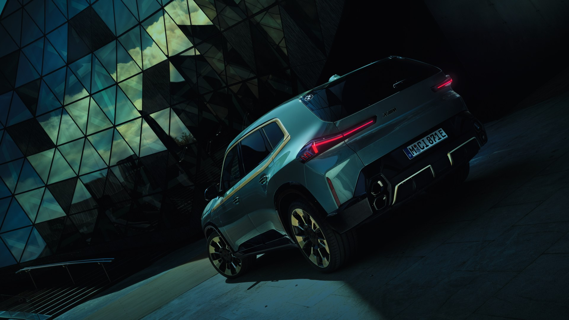 BMW XM Heckdesign BMW XM Heckdesign mit vertikalen Endrohren