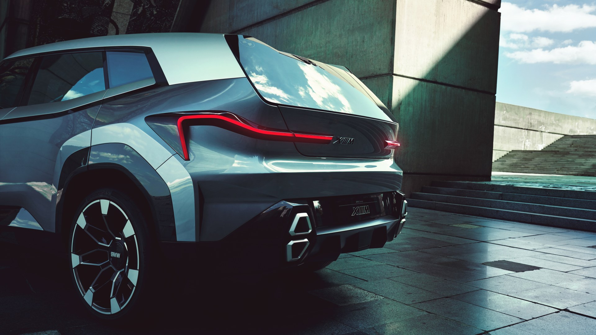 BMW Concept XM Rear windwo, exhaust and lights of the BMW Concept XM