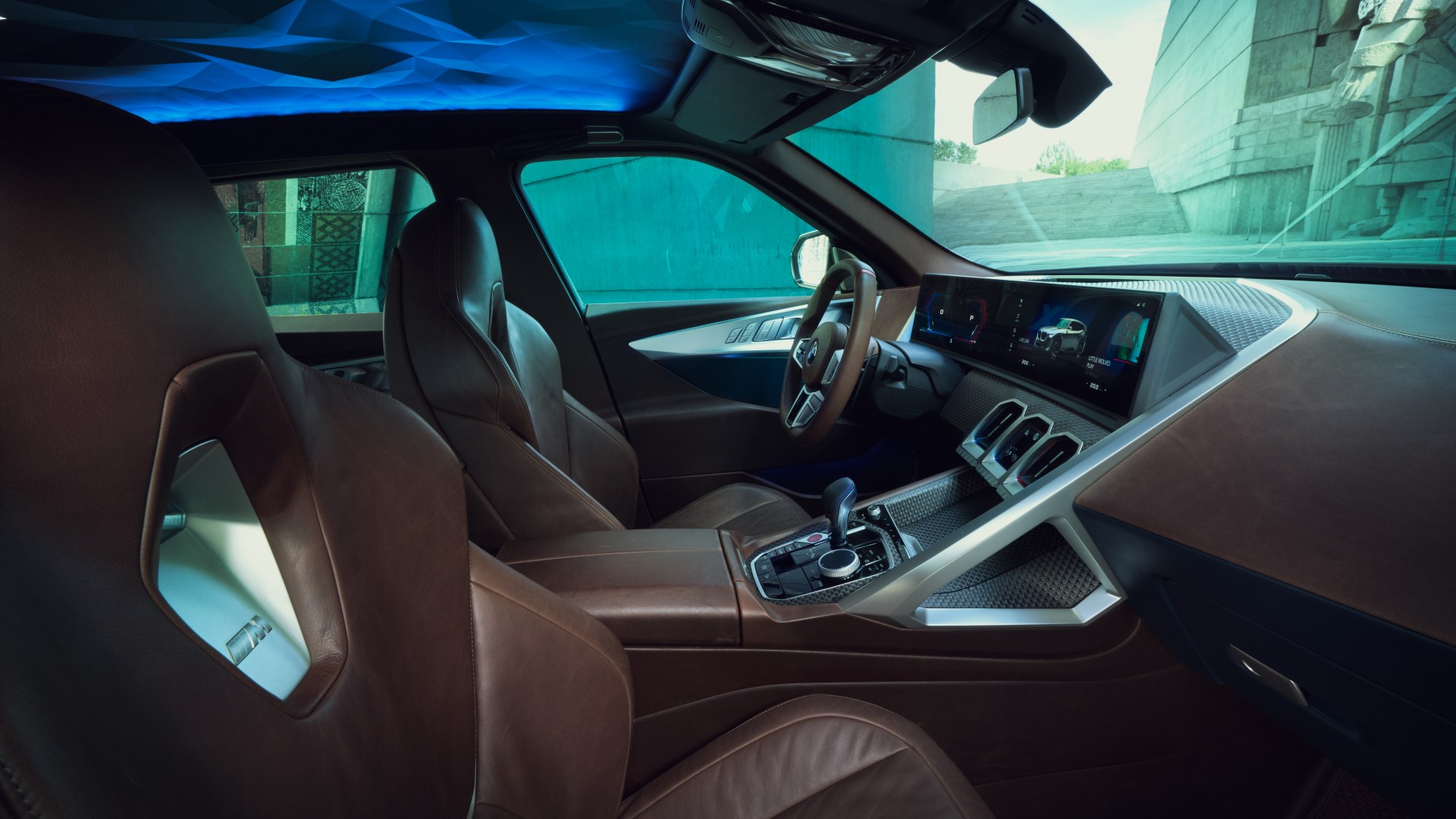 BMW Concept XM Dashboard and Curved Display of the BMW Concept XM