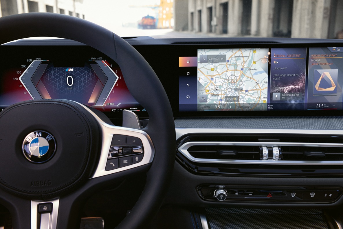 BMW M240i Curved Display