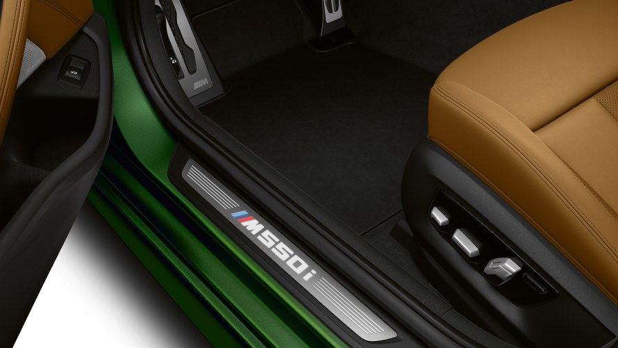 BMW M550i xDrive Sedan