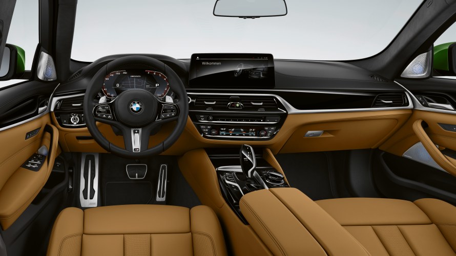 BMW M550i xDrive Sedan