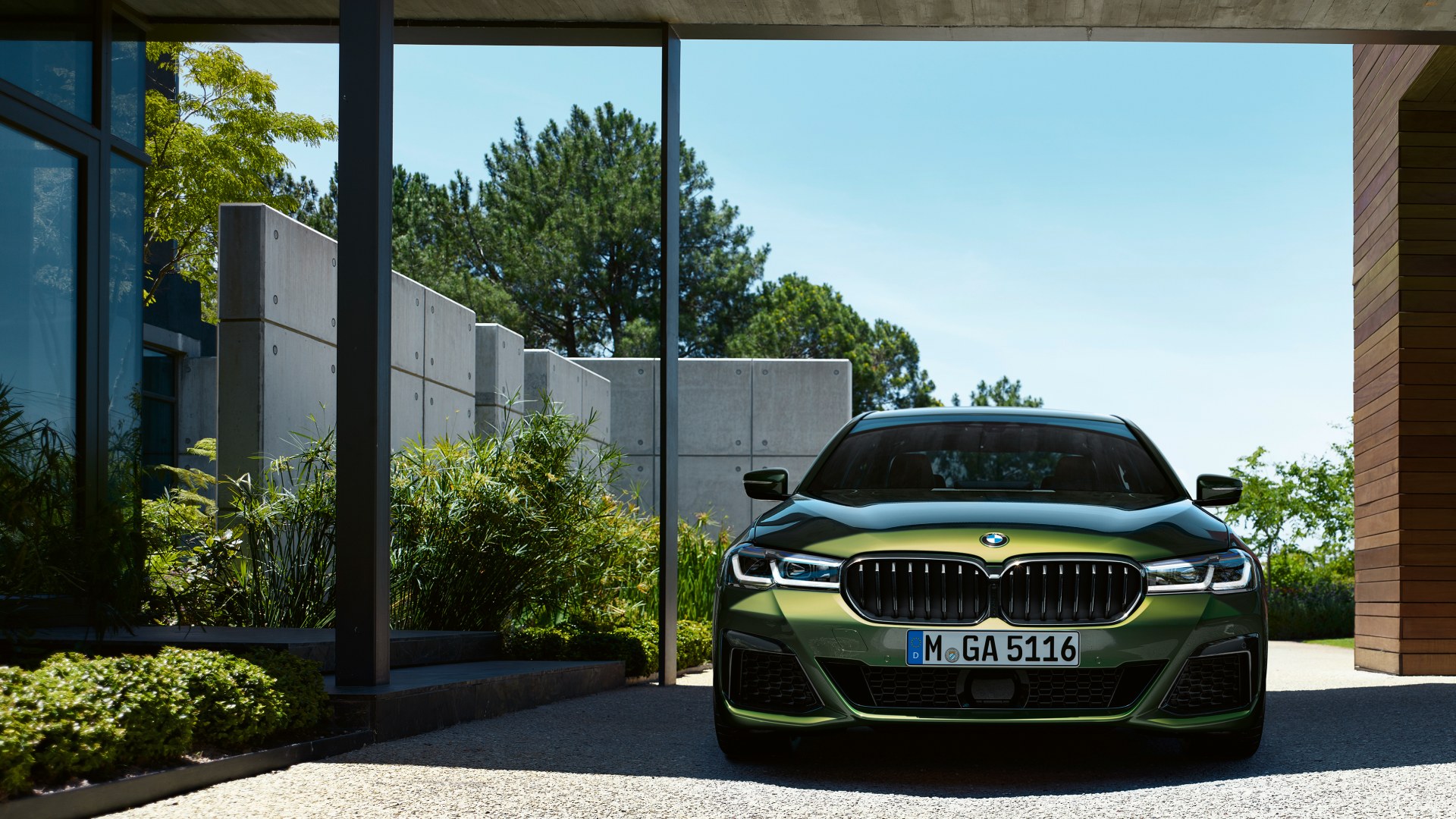 Die BMW M550i xDrive Limousine Front und Adaptive LED Scheinwerfer der BMW M550i xDrive Limousine