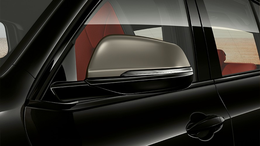 Außenspiegelkappen in Ceriumgrau am BMW X2 M35i
