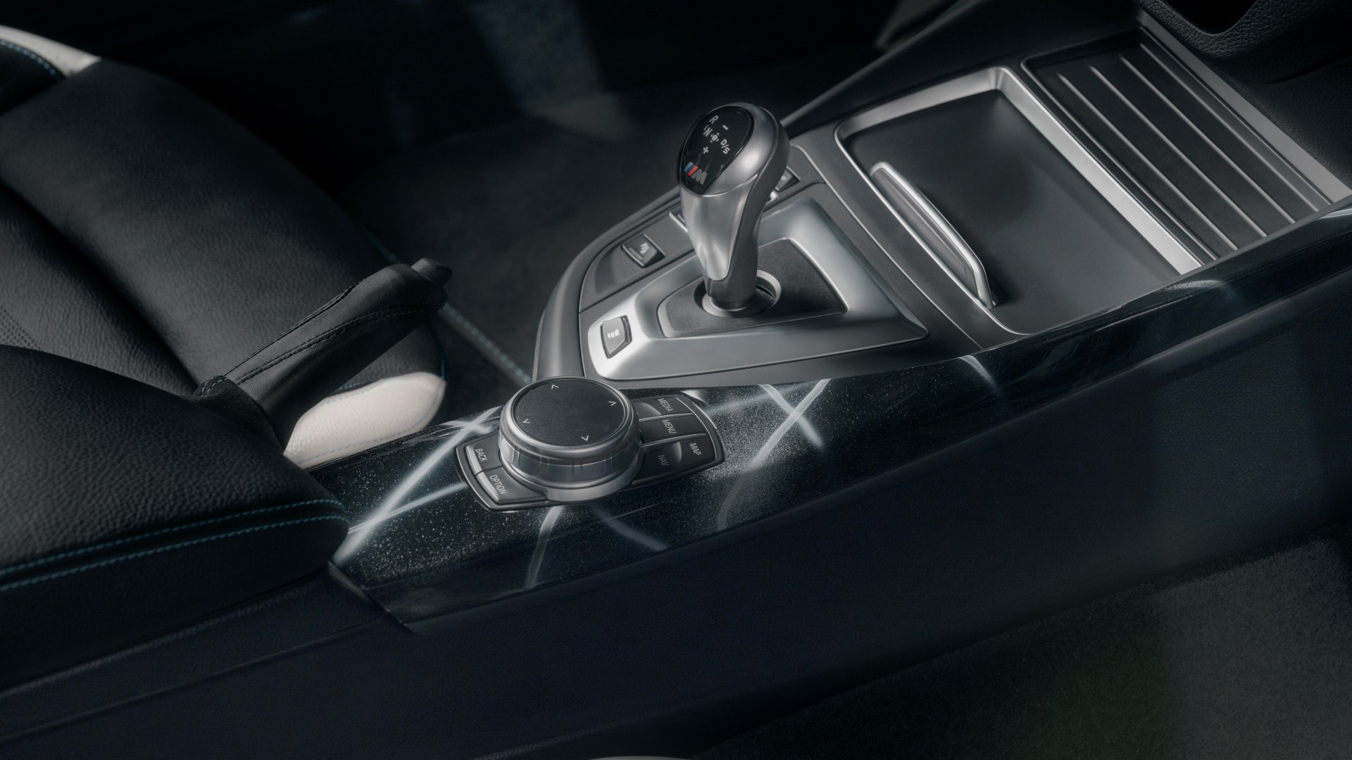 BMW M2 Edition designed by FUTURA 2000 Hand-painted centre console of the BMW M2 Edition designed by FUTURA 2000