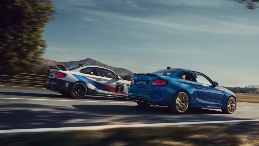 Side view of the BMW M2 CS and M2 CS Racing.