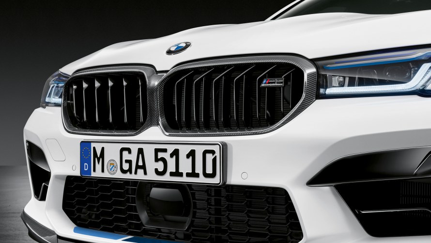 BMW M5 mit M Performance Doppelniere aus Carbon BMW M5 mit M Performance Doppelniere aus Carbon