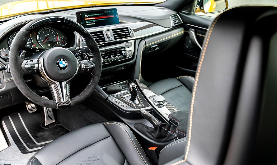 BMW M4 Speedgelb Interieur