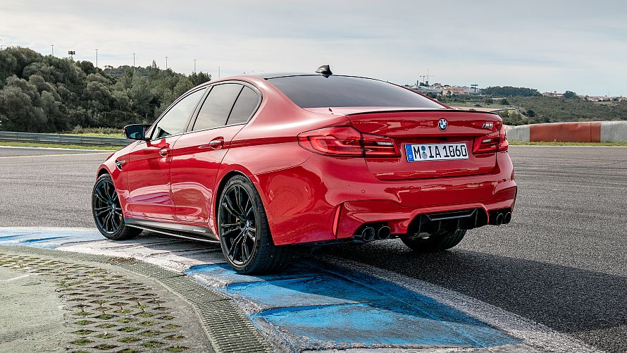 BMW M5 in Rosso Corsa BMW M5 in Rosso Corsa