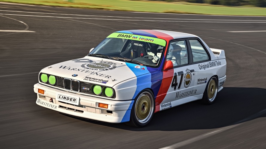 Front and side view of BMW M3 E30 DTM