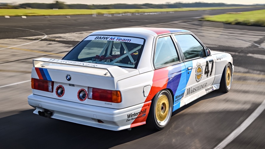 Rear and side view of BMW M3 E30 DTM