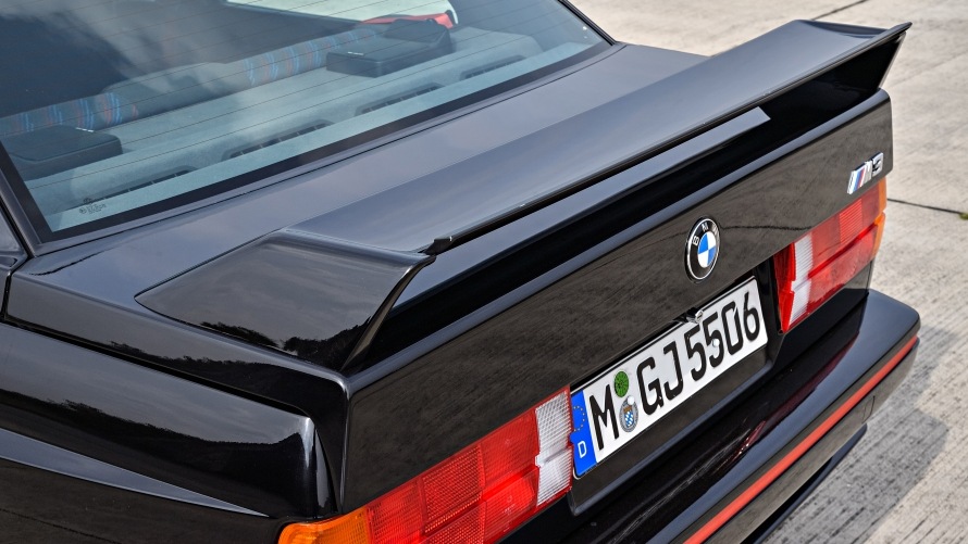 Rear wing of the BMW M3 Sport Evolution with paint finish Glanzschwarz