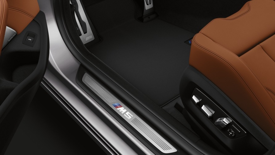 BMW M5 Competition door sill