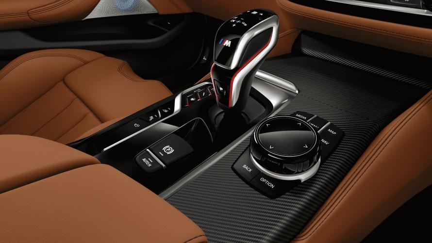 BMW M5 Competition console