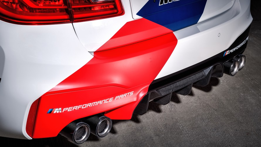 BMW M5 MotoGP Safety Car 2018 BMW M5 MotoGP Safety Car 2018 Diffusor und M Performance Titan-Sportabgasanlage
