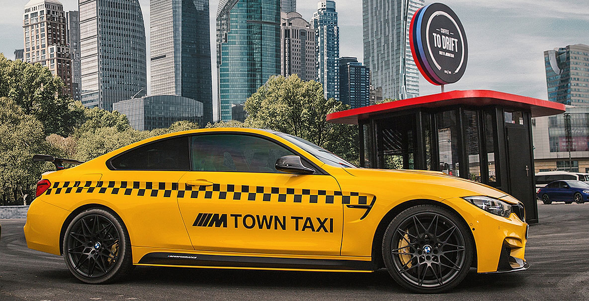 BMW M4 Coupé Speed Yellow M Town Taxi