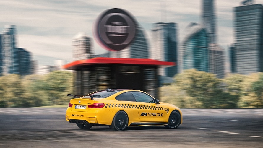 BMW M4 Coupé Speedgelb M Town Taxi