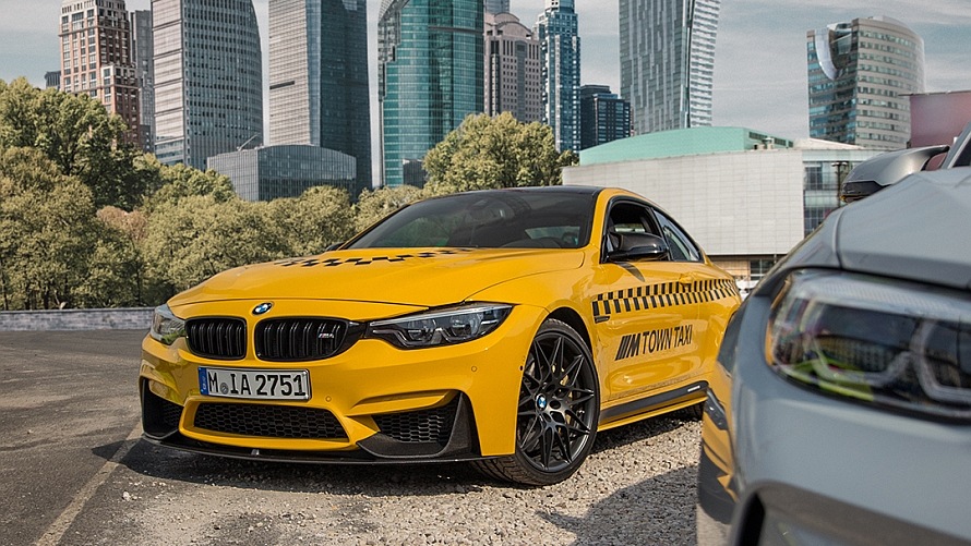 BMW M4 Coupé Speedgelb M Town Taxi
