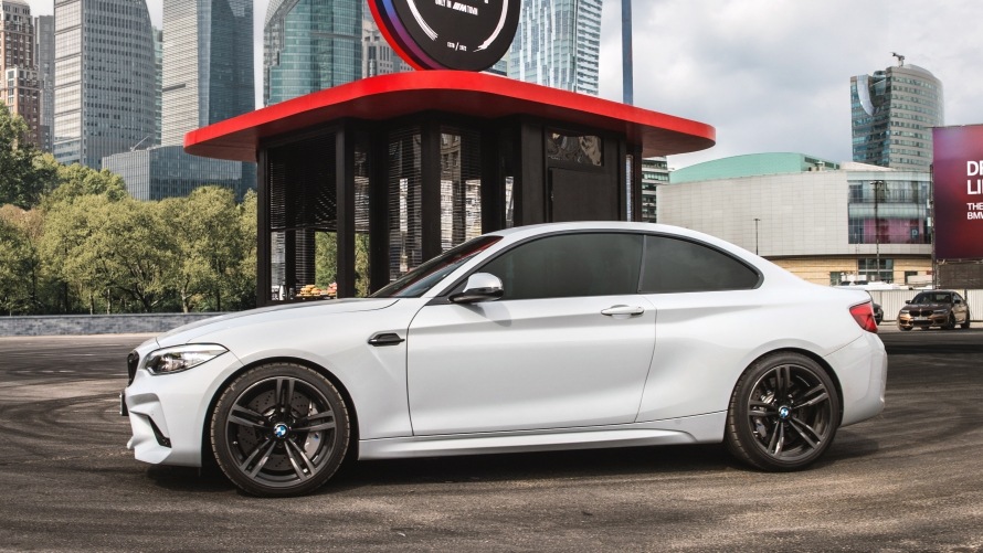 Asja Zupanc driving the BMW M2 Competition in M TOWN