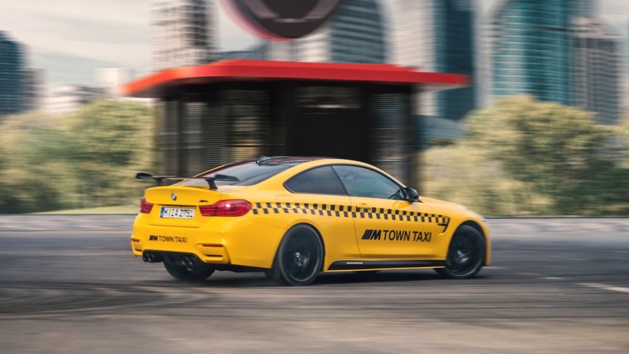Asja Zupanc driving the BMW M4 with Competition Package in M TOWN