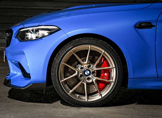 https://www.bmw-m.com/content/dam/bmw/marketBMW_M/common/topics/magazine-article-pool/2019/bmw-m2-cs-vs-bmw-m2-comp/bmw-m2-comp-vs-m2-ms-01.jpg/jcr:content/renditions/cq5dam.resized.img.520.low.time1575996155704.jpg