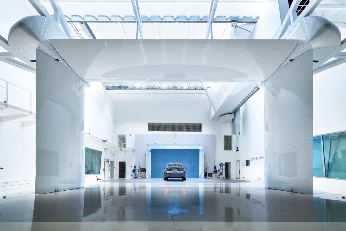BMW 3er Limousine im AEROLAB der BMW Group