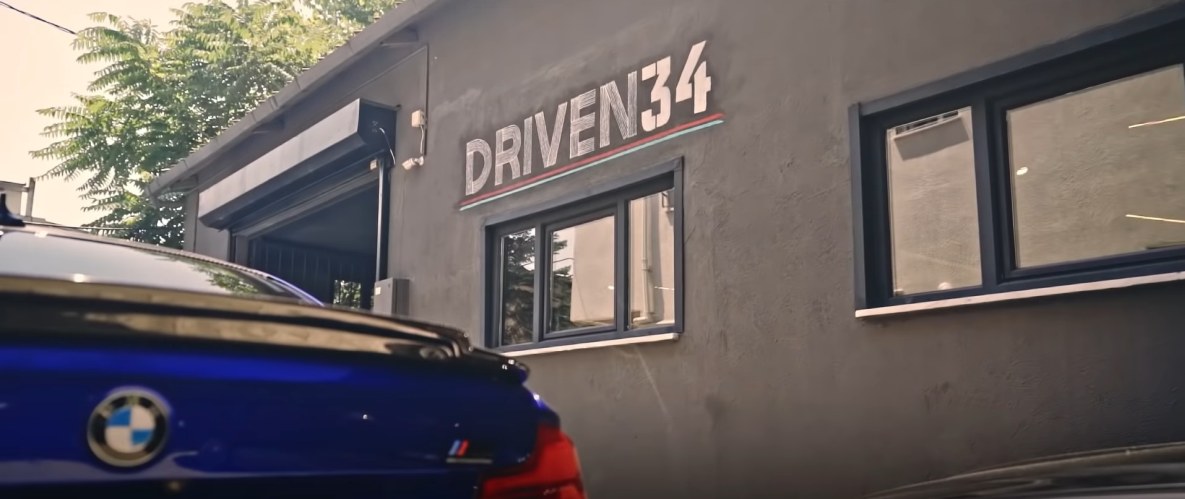 The DRIVEN34 garage in Istanbul by Can Eyilik