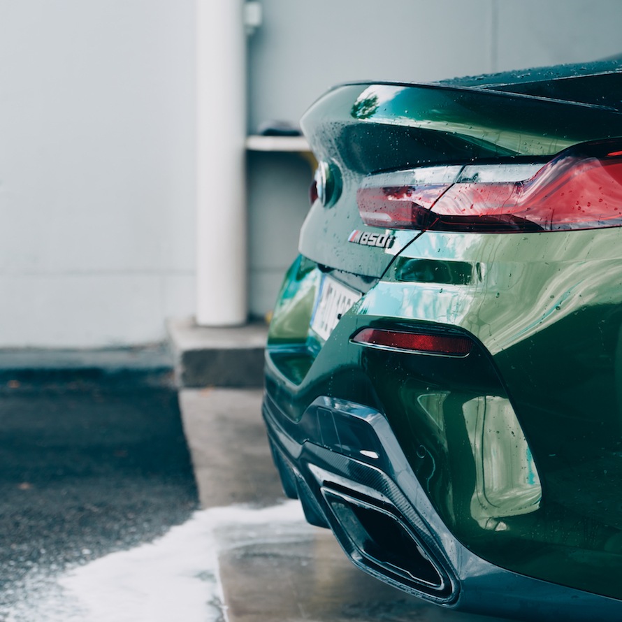 BMW M850i xDrive in der BMW Individual Sonderlackierung Verde Ermes
