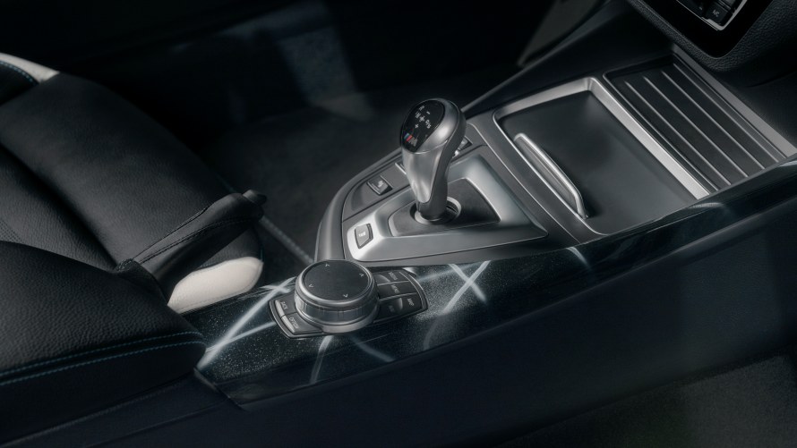 Dekorleiste Mittelkonsole des BMW M2 by FUTURA 2000
