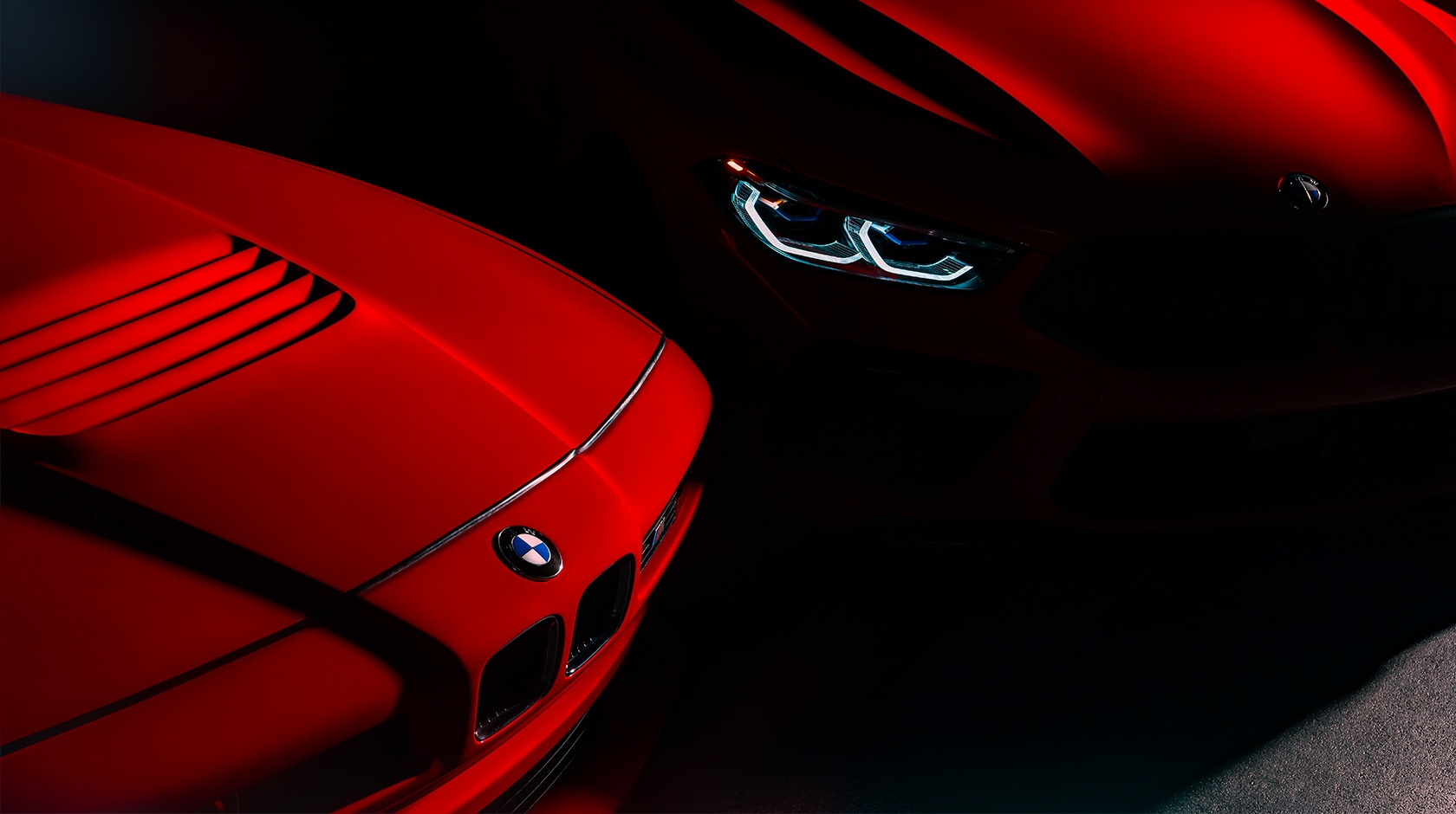 Der hellrote BMW M8 E31 Prototyp und ein neuer BMW M8 F92