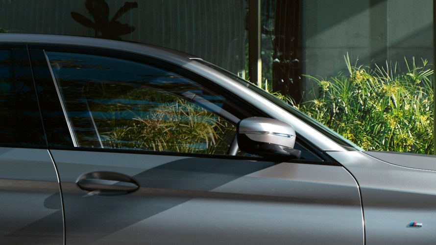 BMW Individual Hochglanz Shadow Line mit erweiterten Umfängen.