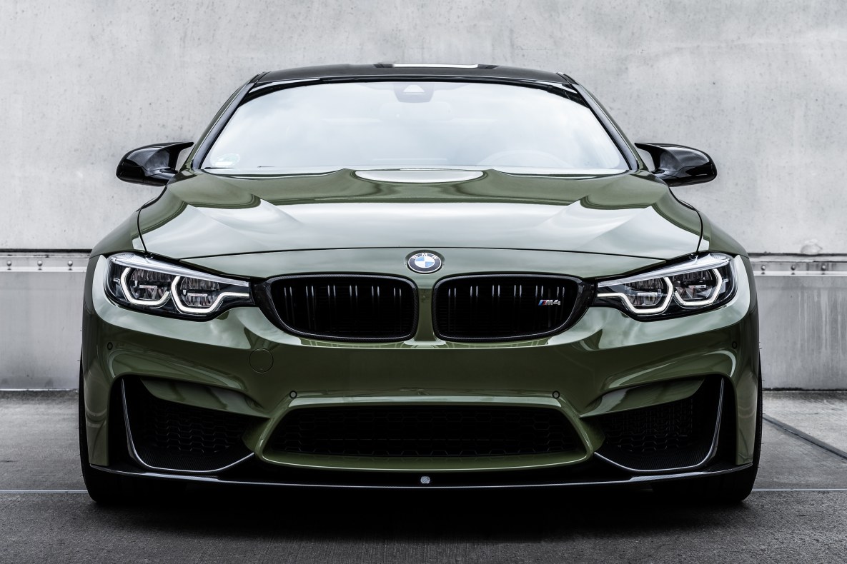 BMW M4 F82 von DSCHMDT in Urban Green