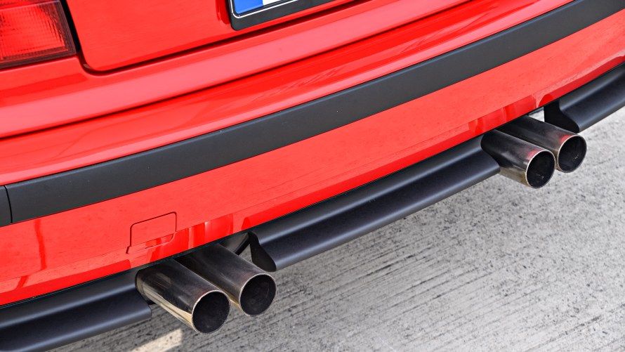 M Sportabgasanlage mit vier Endrohren des BMW M3 E36 Compact 