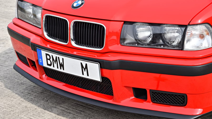Frontschürze und Doppelniere des BMW M3 E36 Compact 