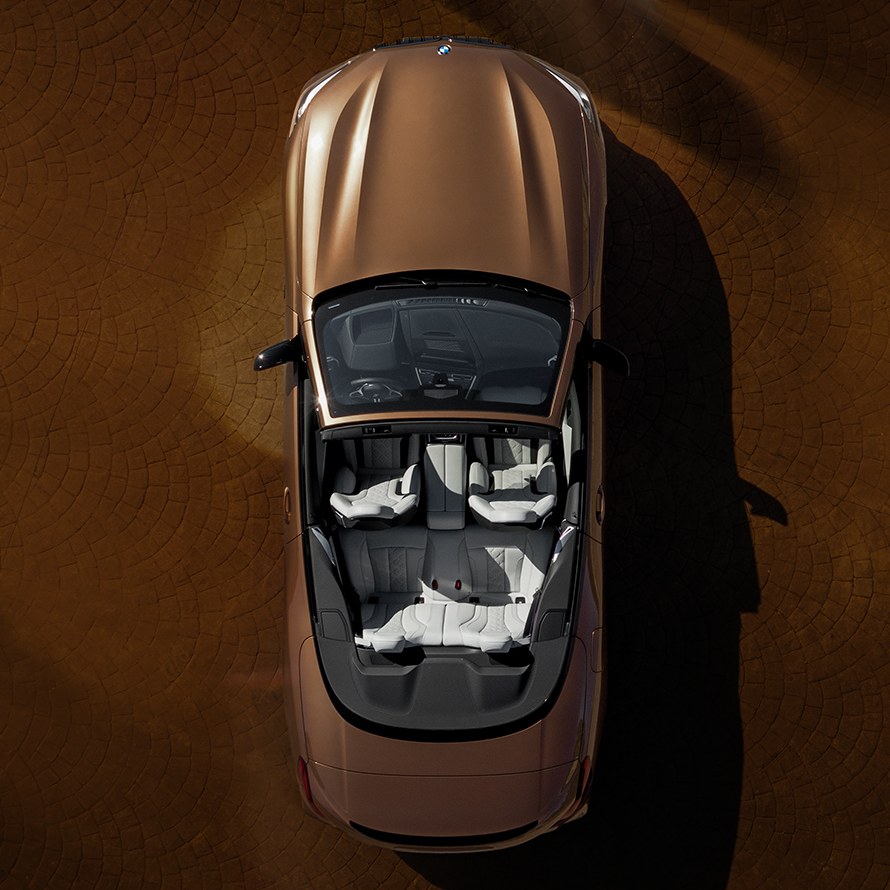 BMW M8 Competition Convertible in Sanzibar metallic