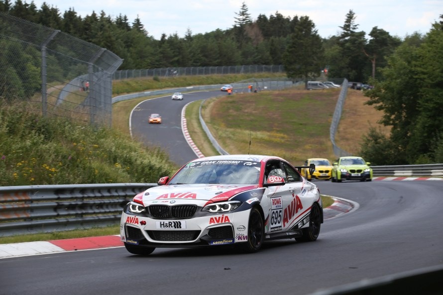 BMW M240i Racing von AVIA Sorg Rennsport