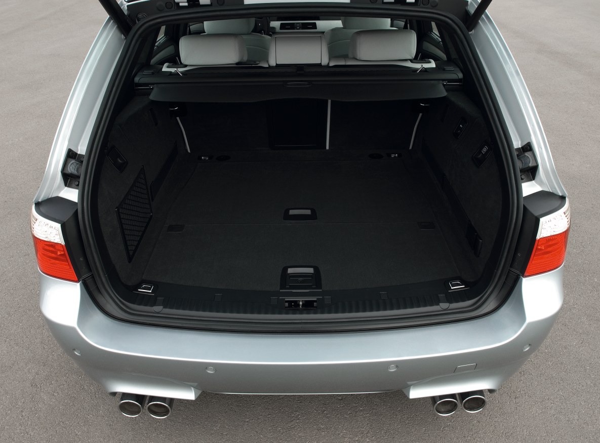 Der Kofferraum des BMW M5 Touring E61