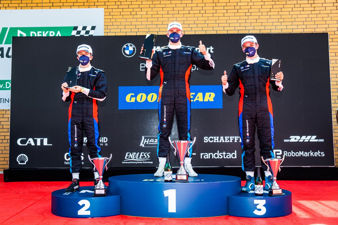 Siegerehrung beim BMW M2 Cup 2021 auf dem Lausitzring mit Tim Heinemann, Salman Owega und Louis Henkefend