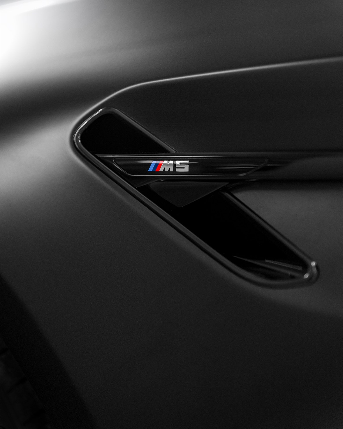 BMW Individual Hochglanz Shadow Line mit erweiterten Umfängen