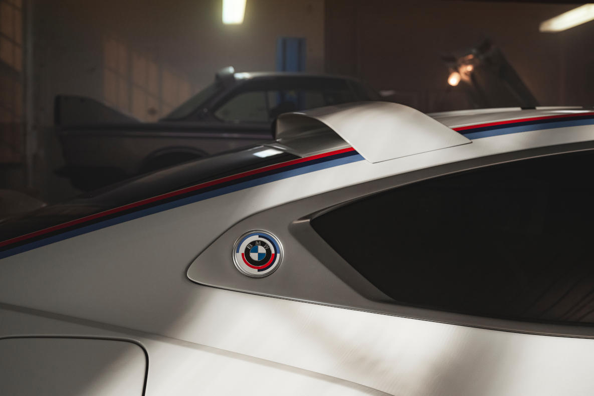 The special roof spoiler of the BMW 3.0 CSL.