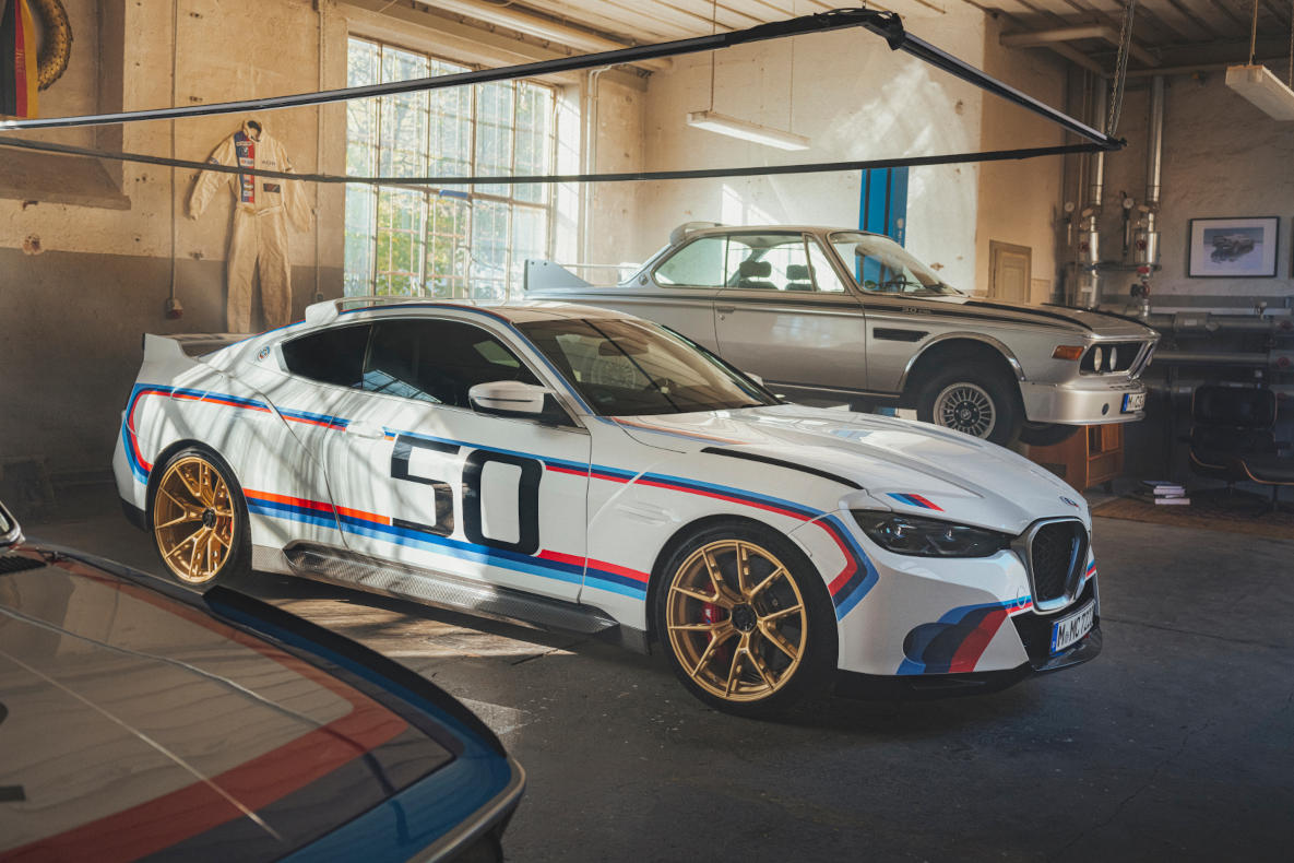 The 3.0 CSL from 2022 next to the 1972 model.