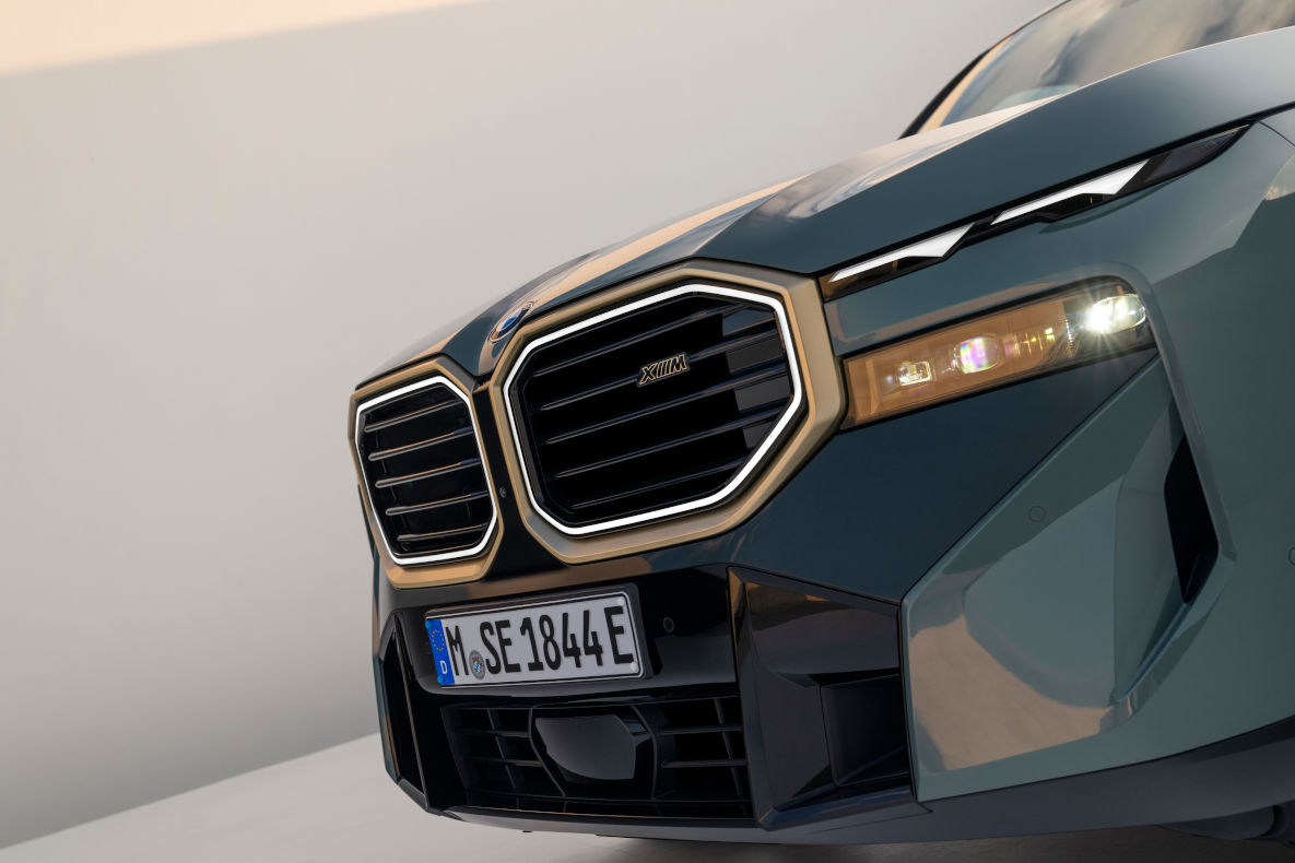 Detail: The front end of the BMW XM.