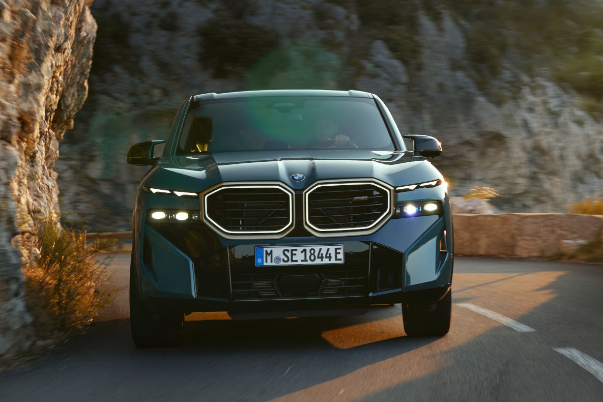 The front of the BMW XM.
