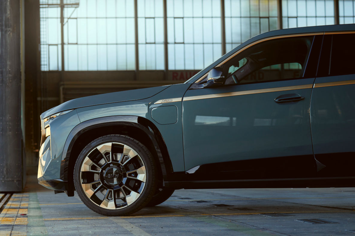 The BMW XM in side profile.