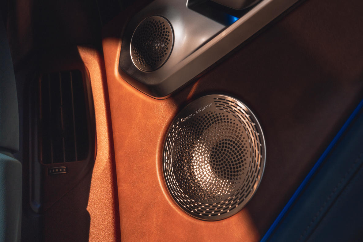 A speaker of the Harman Kardon Surround Sound System in the BMW XM.