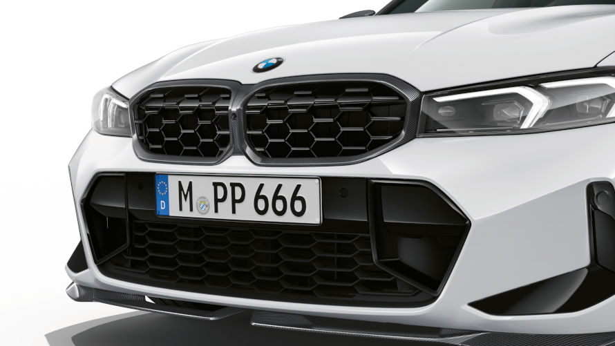 M Performance mesh grille in carbon fibre + M Performance front attachment in carbon fibre for the BMW 3 Series.