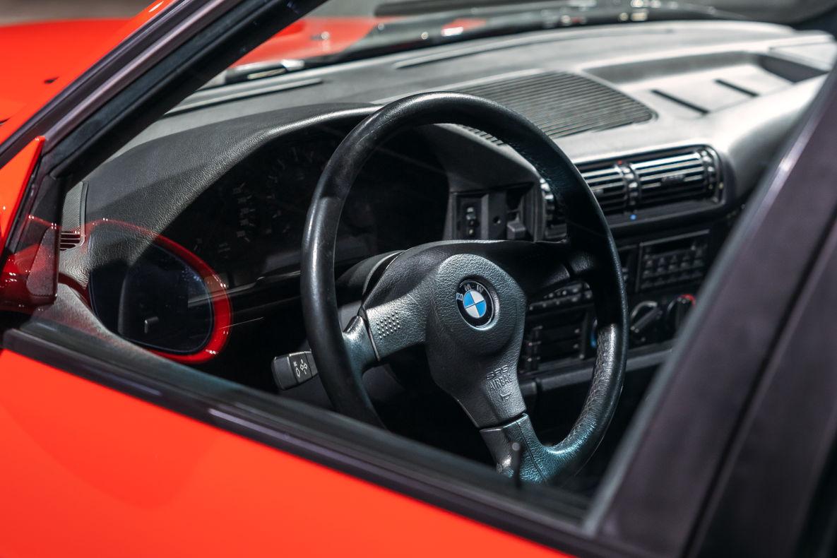 Blick in den Innenraum des BMW M5 E34 "20 Jahre BMW Motorsport".