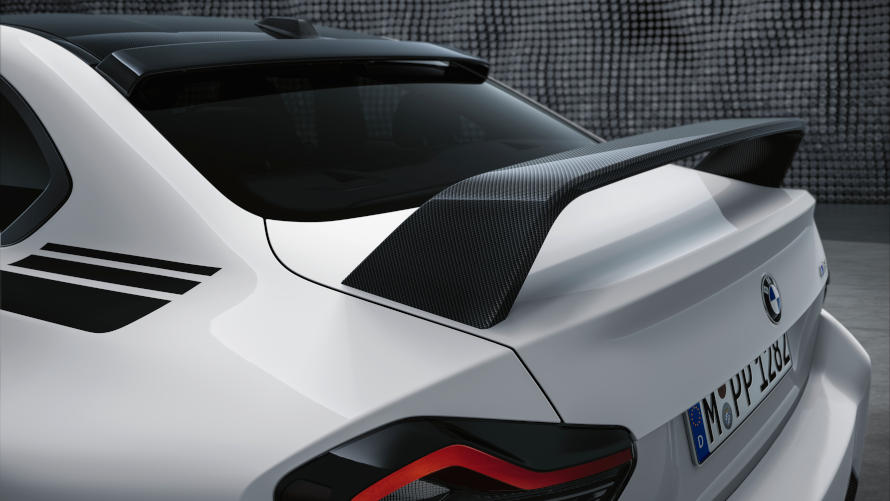 The rear of the BMW M2 with M Performance roof spoiler, M Performance rear spoiler carbon and M Performance antenna cover in aramid fiber.